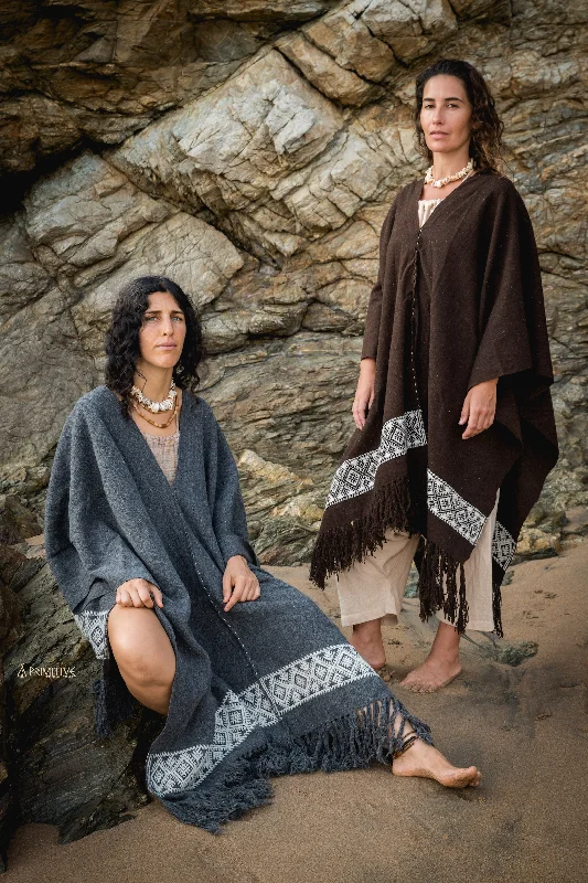 Backstrap Loom Wool Poncho ⋘ with Tribal Patterns ⋙